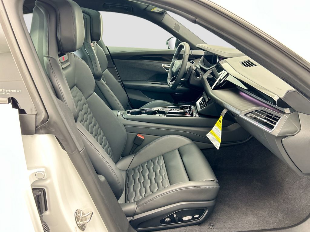 Thumbnail: 2026 Audi e-tron GT - 19