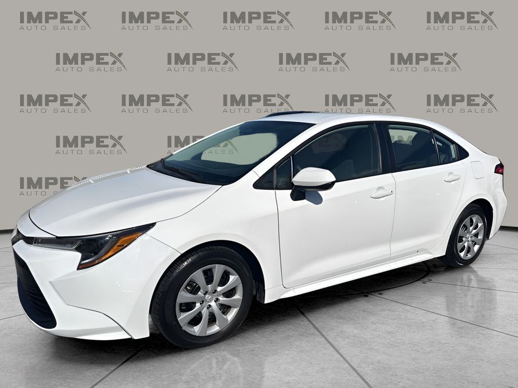 2025 Toyota Corolla LE's photo