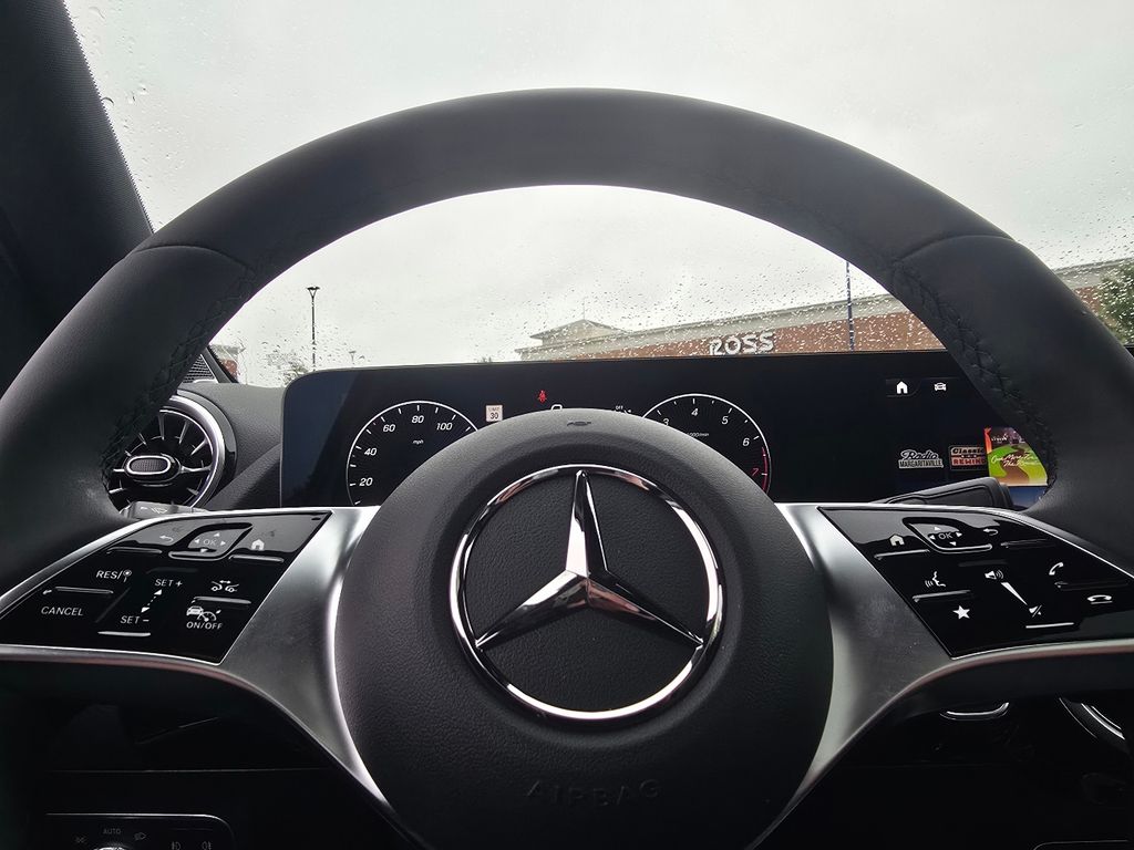 New 2026 White Mercedes-Benz GLA 250 image 27