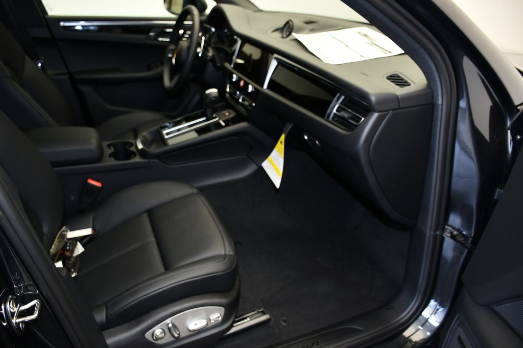 Thumbnail: 2026 Porsche Macan - 26