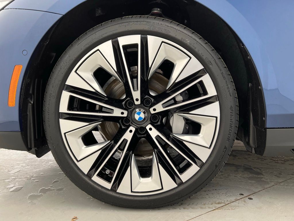 2025 BMW 5 Series 530i 23