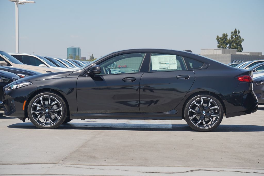 Thumbnail: 2026 BMW 2 Series - 4