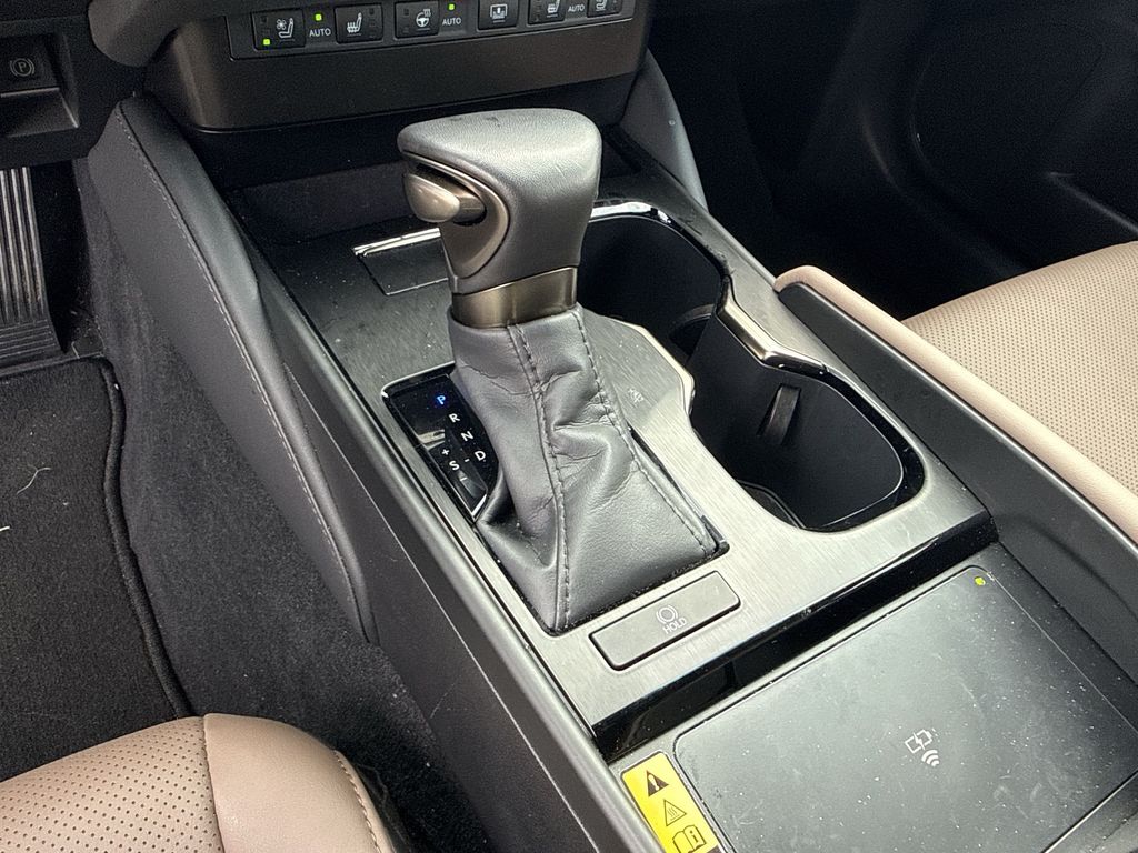 Thumbnail: 2025 Lexus ES - 20