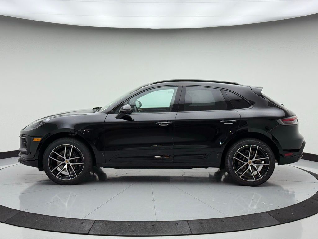 Thumbnail: 2025 Porsche Macan - 2