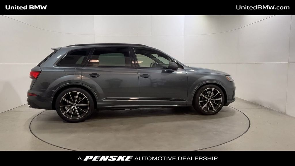 Thumbnail: 2021 Audi SQ7 - 9