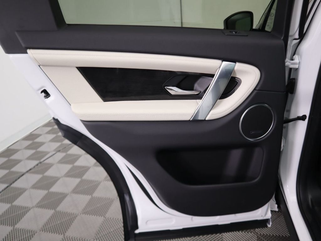 Thumbnail: 2023 Land Rover Discovery Sport - 27
