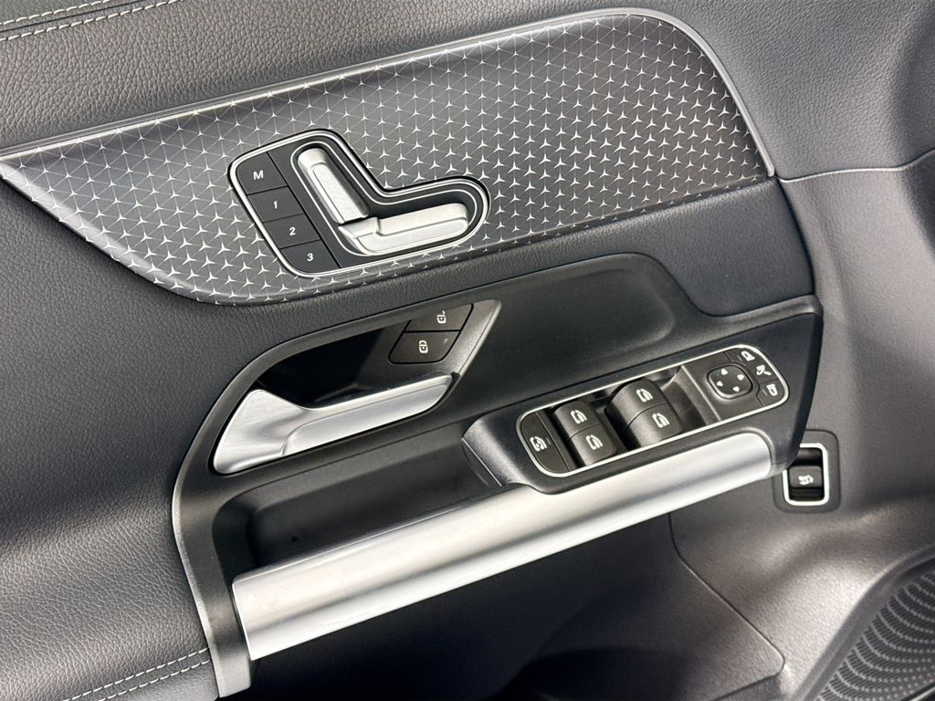 Thumbnail: 2025 Mercedes-Benz GLA - 23