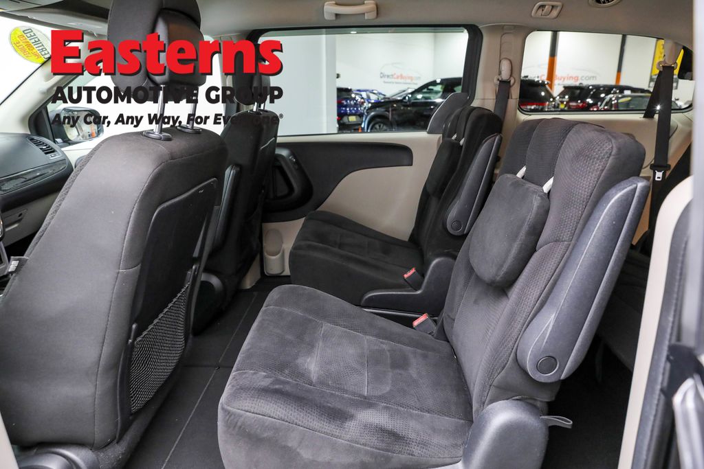 Used 2019 Gray Dodge SE image 21