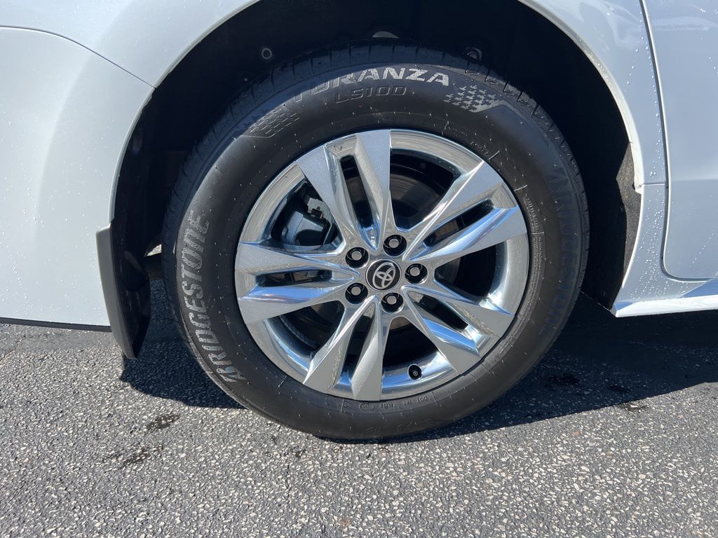 Thumbnail: 2025 Toyota Sienna - 11