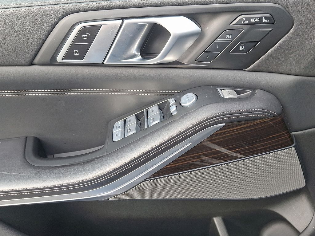 Thumbnail: 2023 BMW X7 - 12