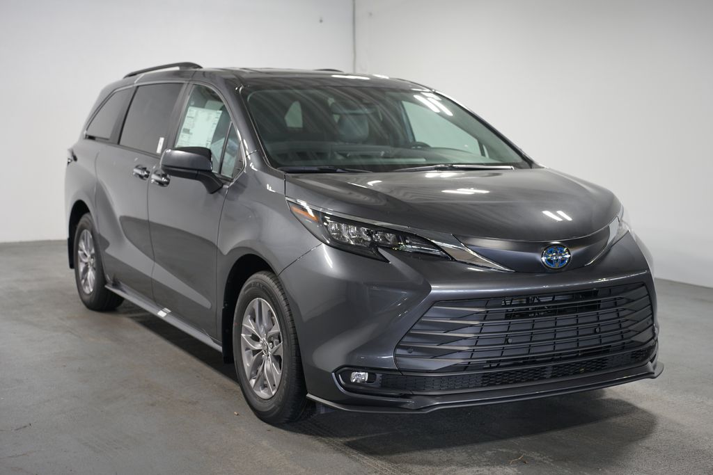 Thumbnail: 2025 Toyota Sienna - 3