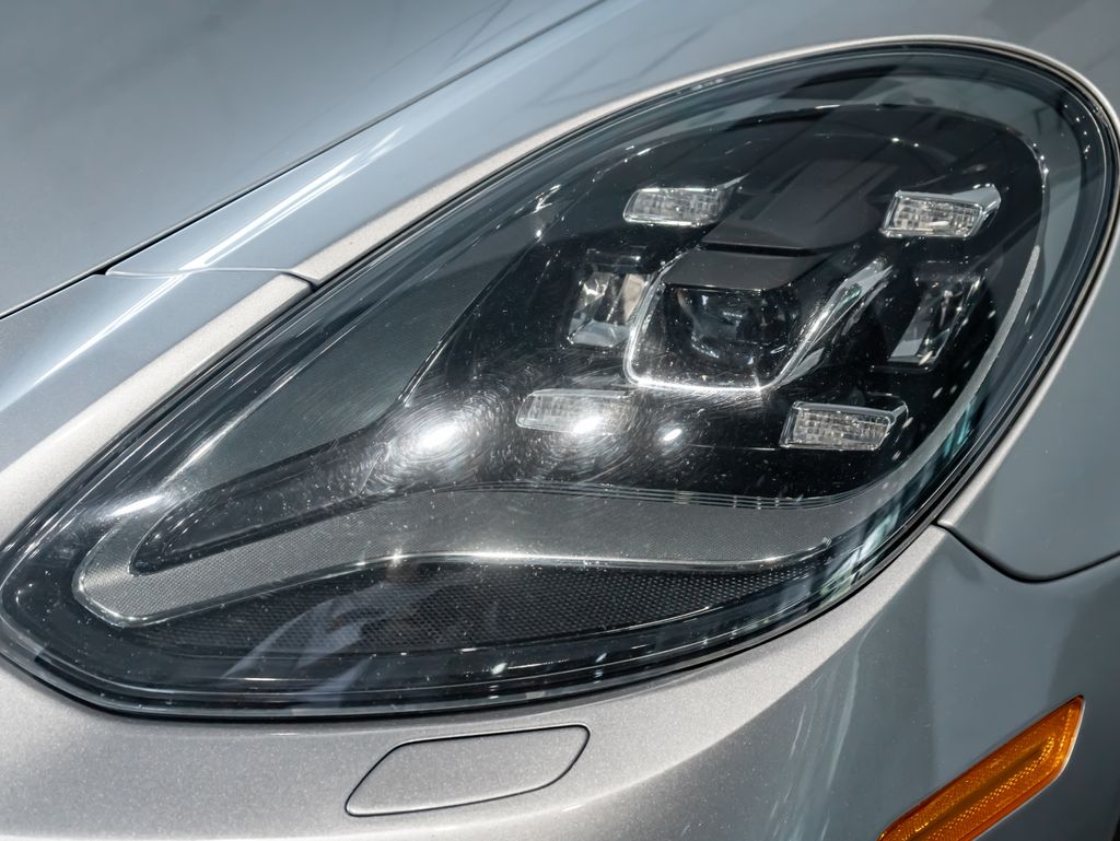 Certified Used 2018  Porsche Turbo S image 24