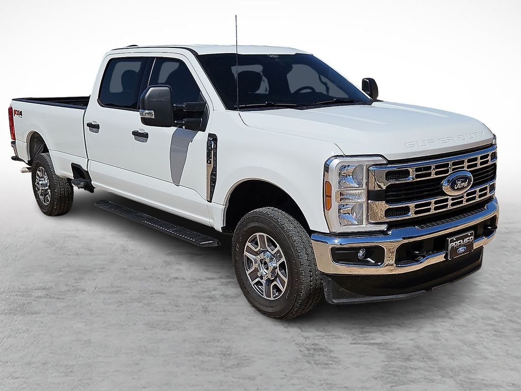 Oxford White 2025 Ford F-350 Super Duty Pickup Truck Four-Wheel Drive Automatic