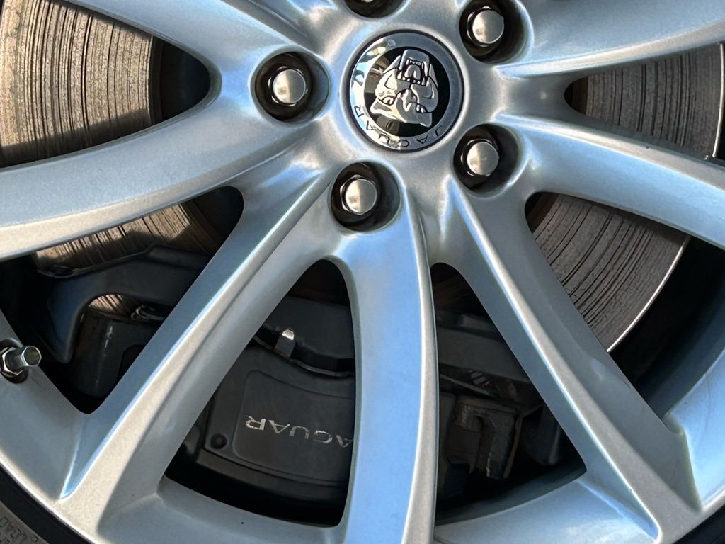 Used 2014  Jaguar S image 53