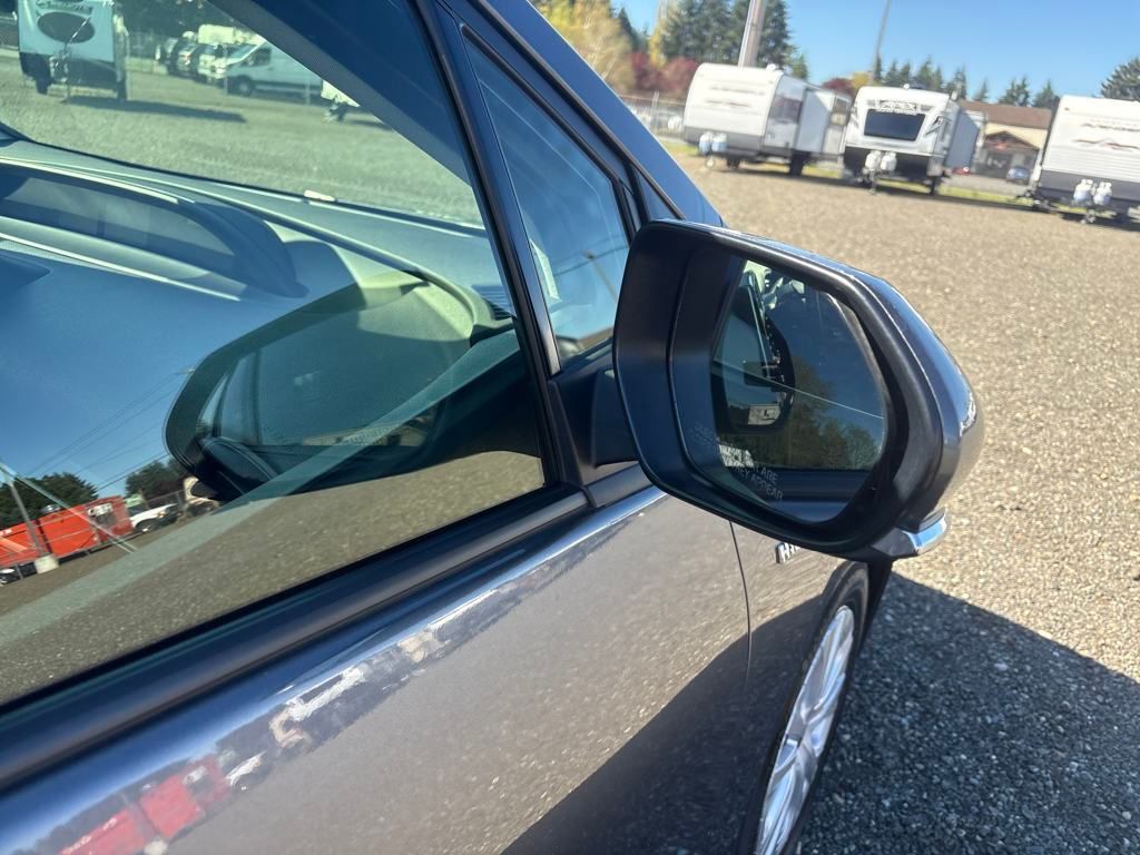 2022 Magnetic Gray Metallic Toyota Prius L FWD Hatchback
