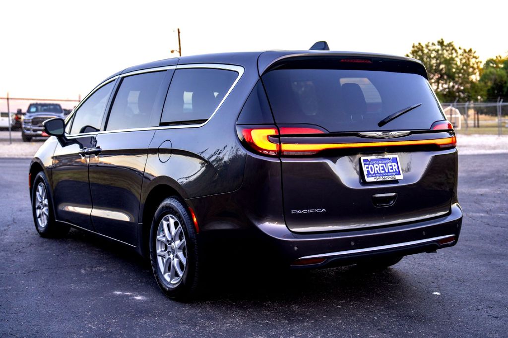 Used Car 2023 Chrysler Pacifica  Touring L For Sale Under $30,000 In Taylor, Texas