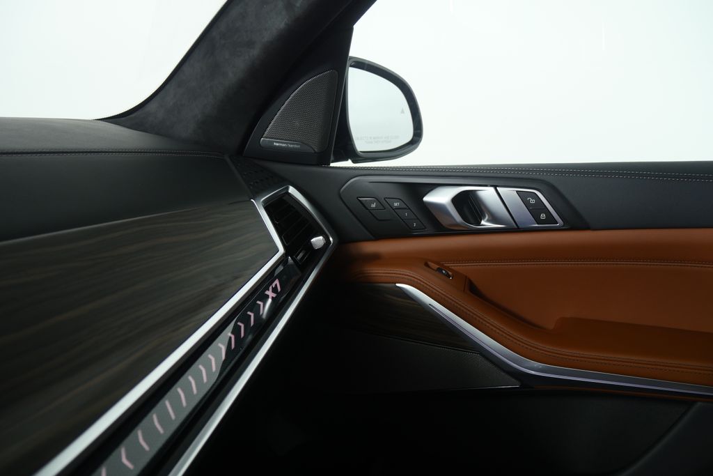 Thumbnail: 2026 BMW X7 - 20