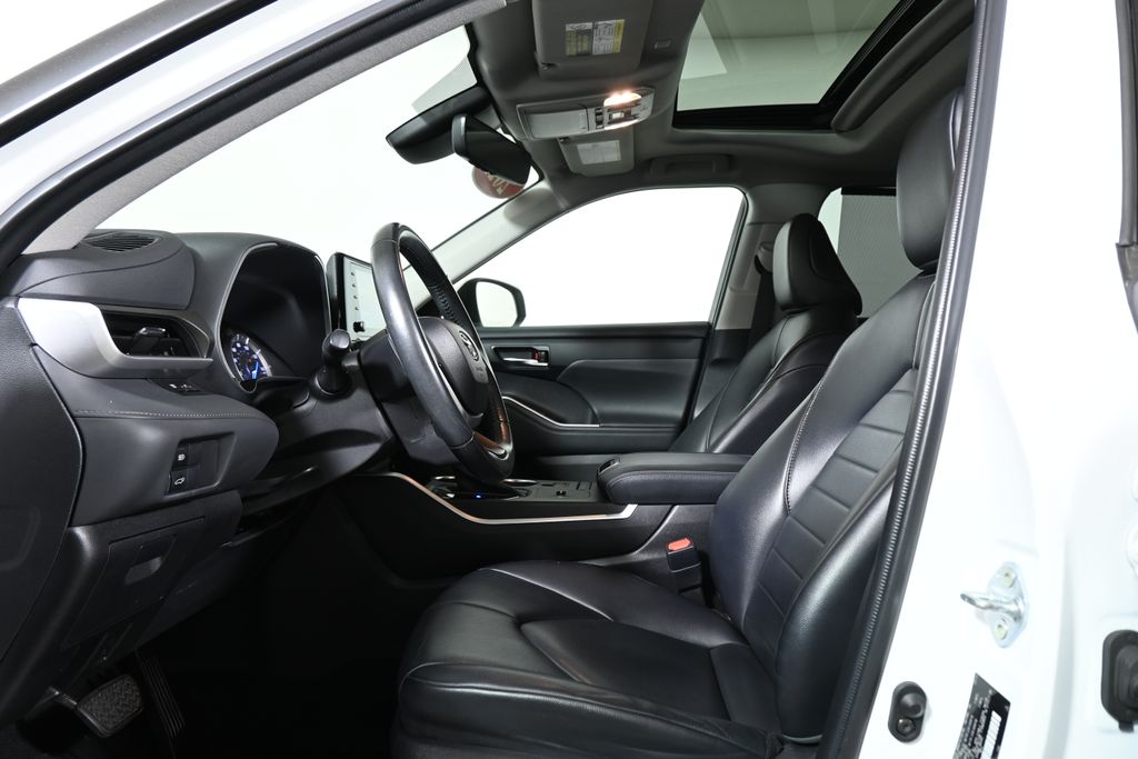 Thumbnail: 2022 Toyota Highlander - 3