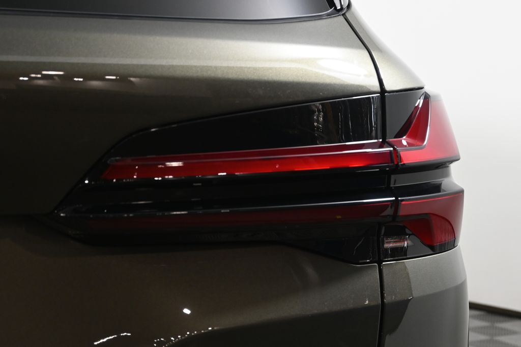 Thumbnail: 2026 BMW X5 - 13