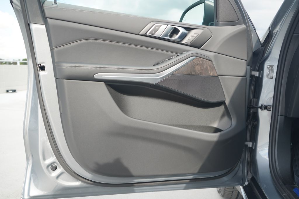 Thumbnail: 2026 BMW X5 - 8