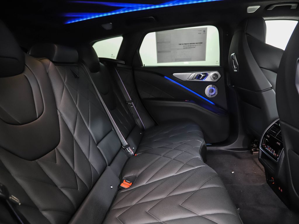 Thumbnail: 2026 BMW XM - 26