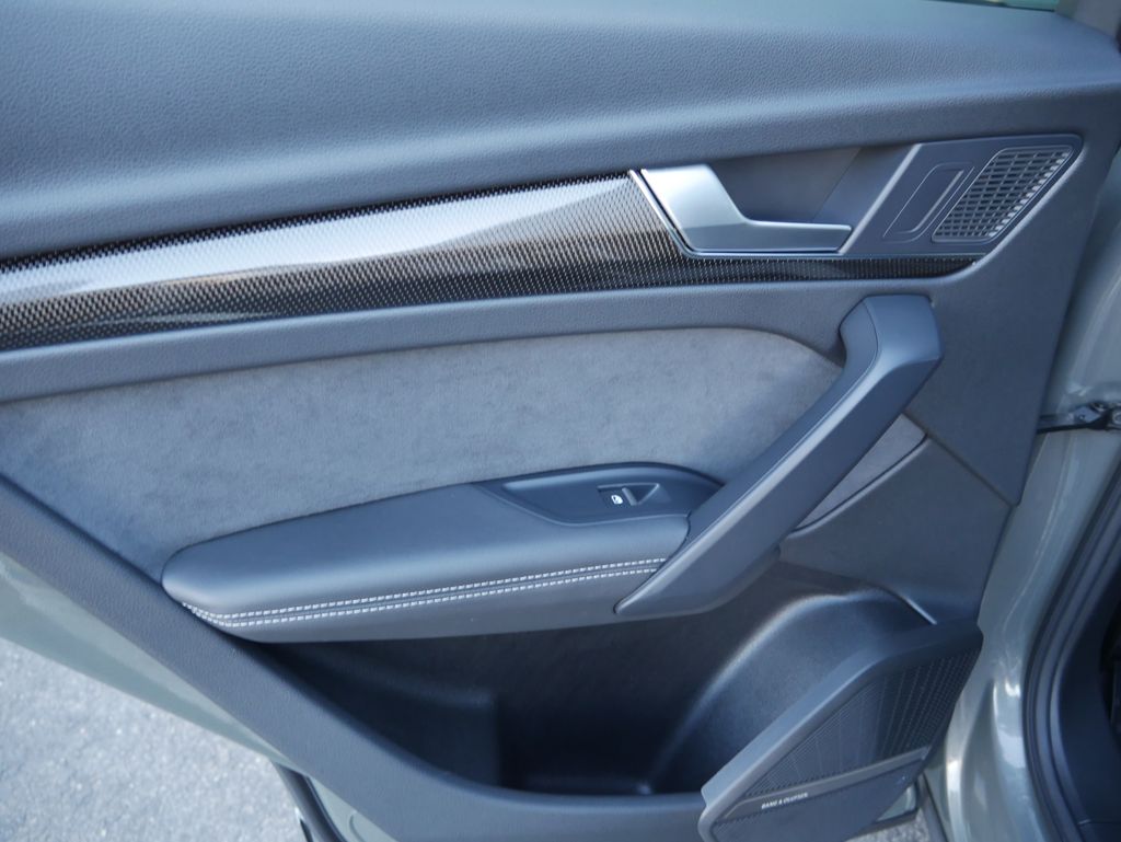 Thumbnail: 2023 Audi SQ5 - 21