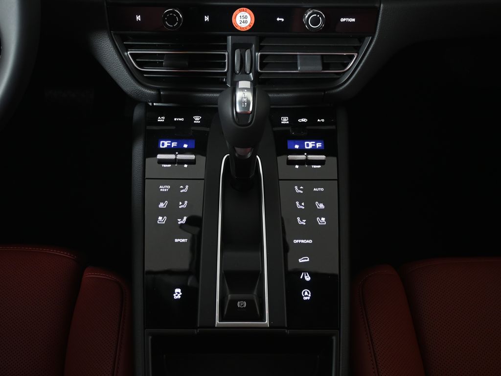 Thumbnail: 2026 Porsche Macan - 24