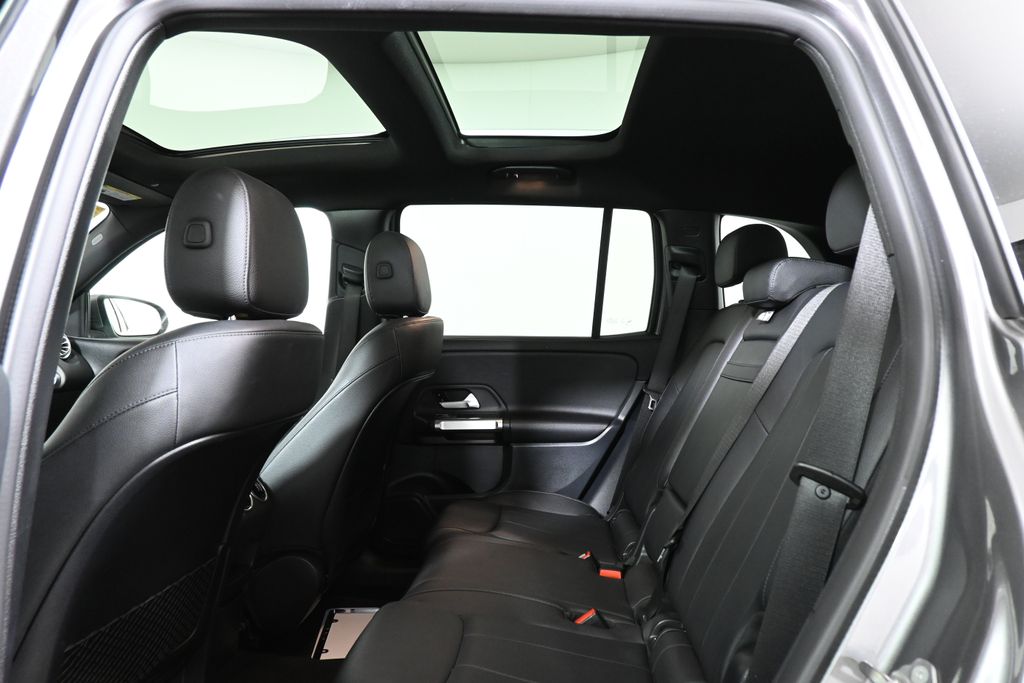 Thumbnail: 2022 Mercedes-Benz GLB - 32