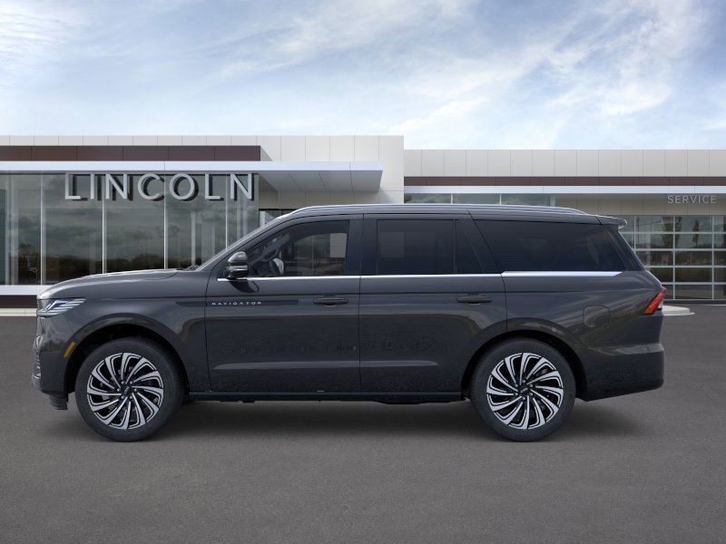 Thumbnail: 2025 Lincoln Navigator - 3