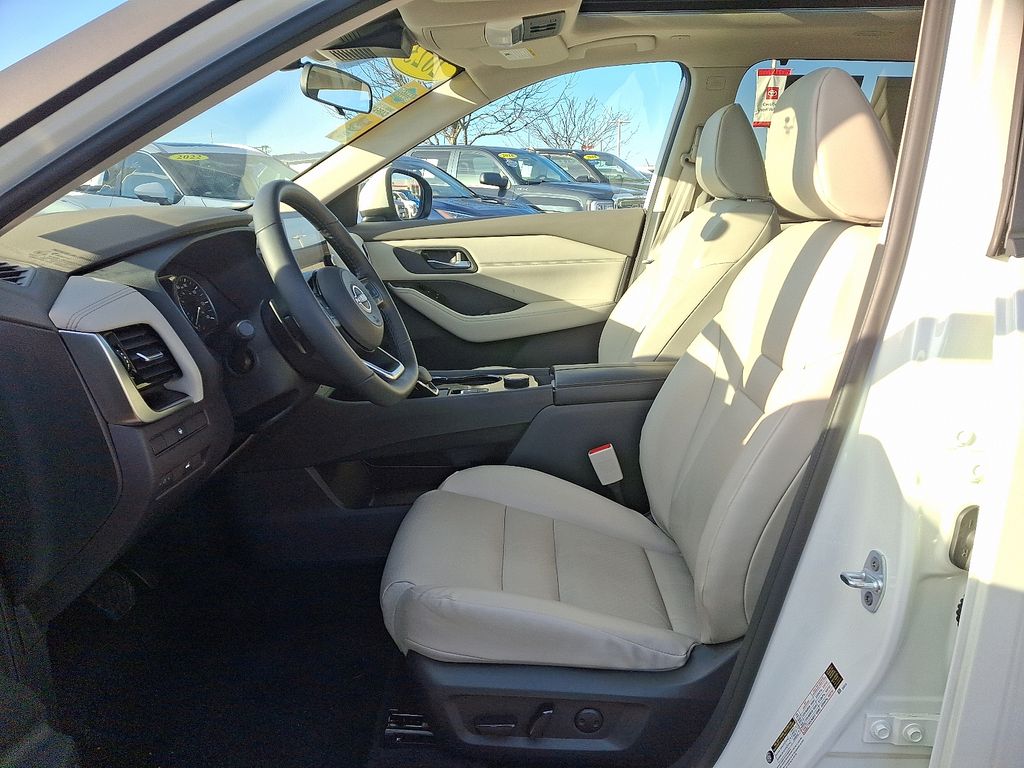 Thumbnail: 2023 Nissan Rogue - 14