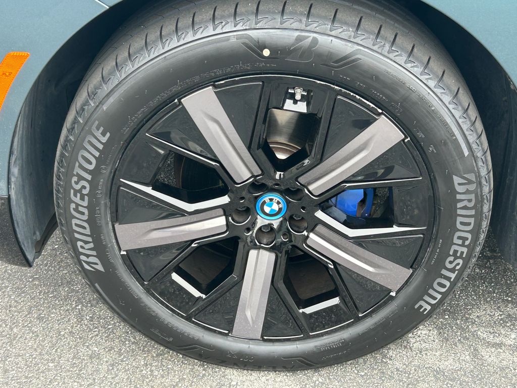 Thumbnail: 2024 BMW iX - 9