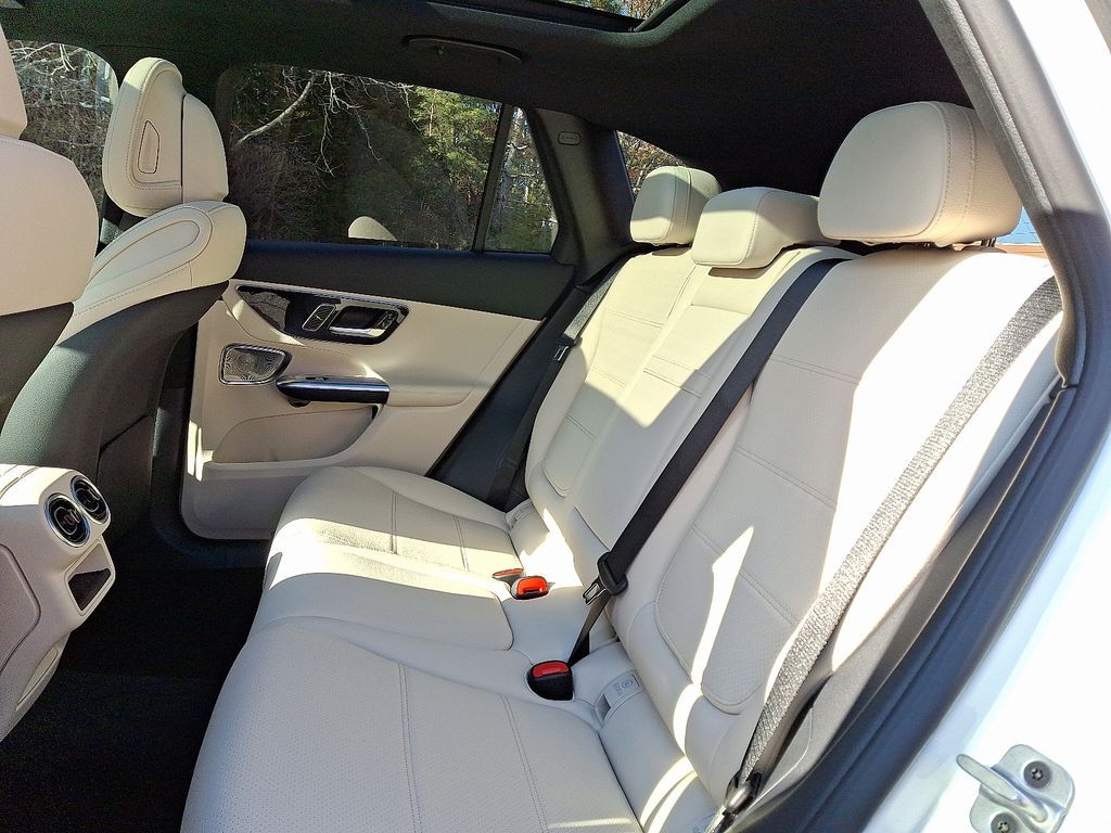 Thumbnail: 2026 Mercedes-Benz GLC - 5