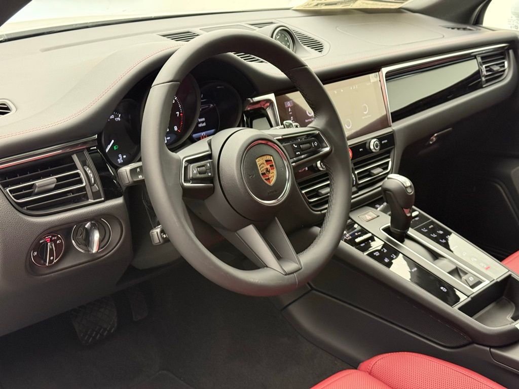 Thumbnail: 2025 Porsche Macan - 4