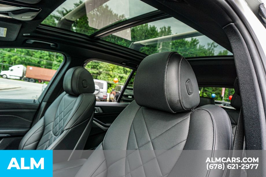 Used 2023 White BMW sDrive40i image 18
