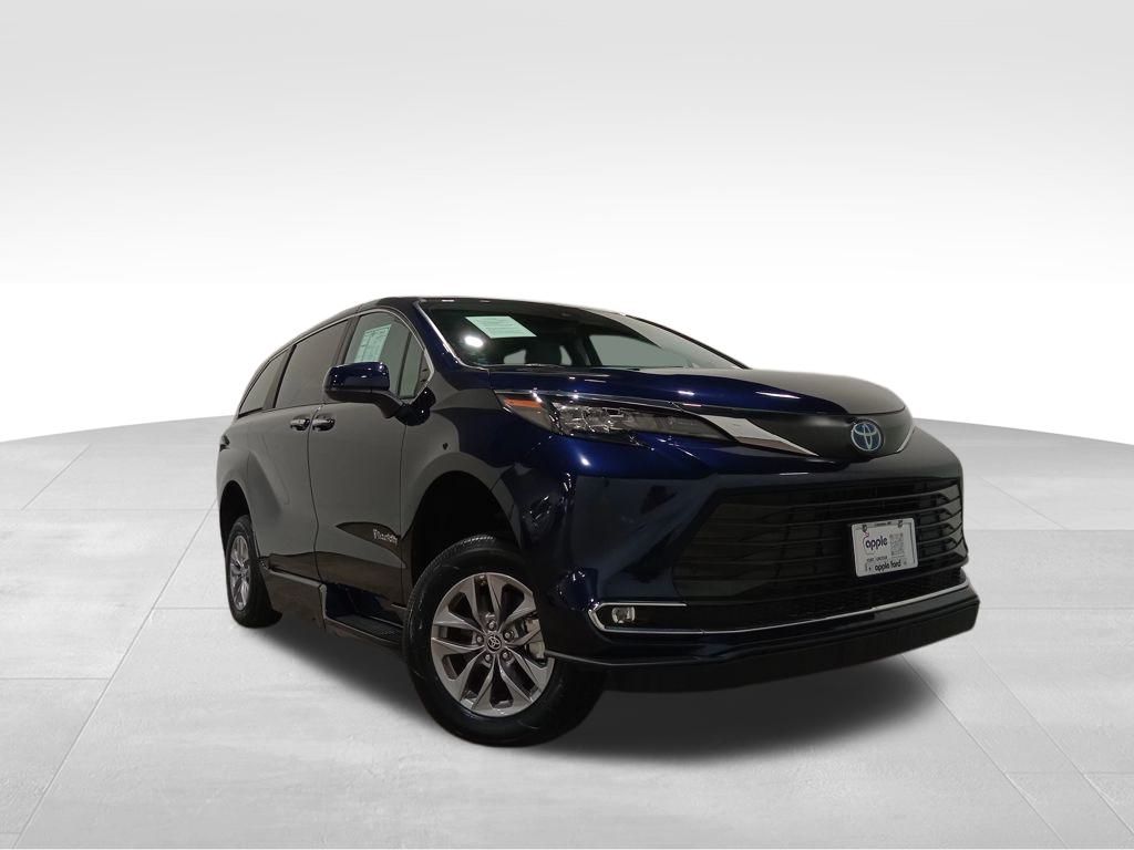 2024 Toyota Sienna XLE