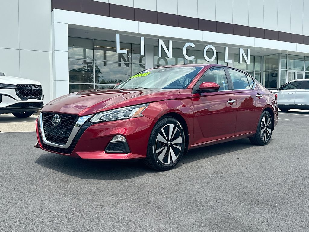 Red (Scarlet Ember Tintcoat) 2022 Nissan Altima Sedan Front-Wheel Drive Continuously Variable Transmission