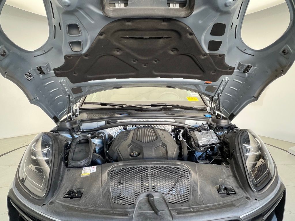 Thumbnail: 2022 Porsche Macan - 26