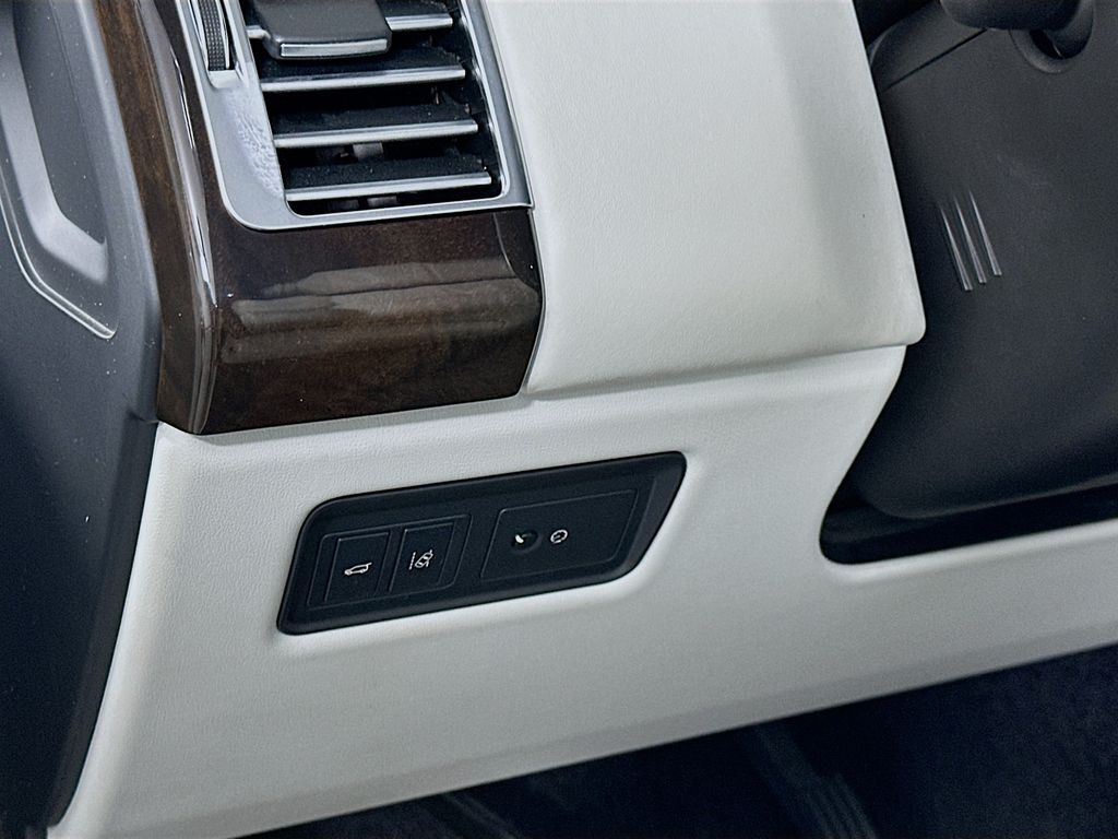 Thumbnail: 2017 Land Rover Range Rover - 10