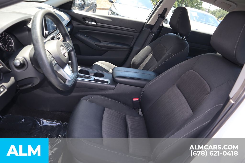 Used 2025 White Nissan 2.5 SV image 11