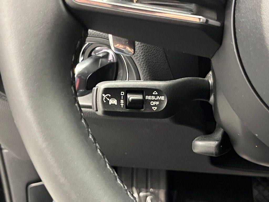 Thumbnail: 2023 Porsche Macan - 15