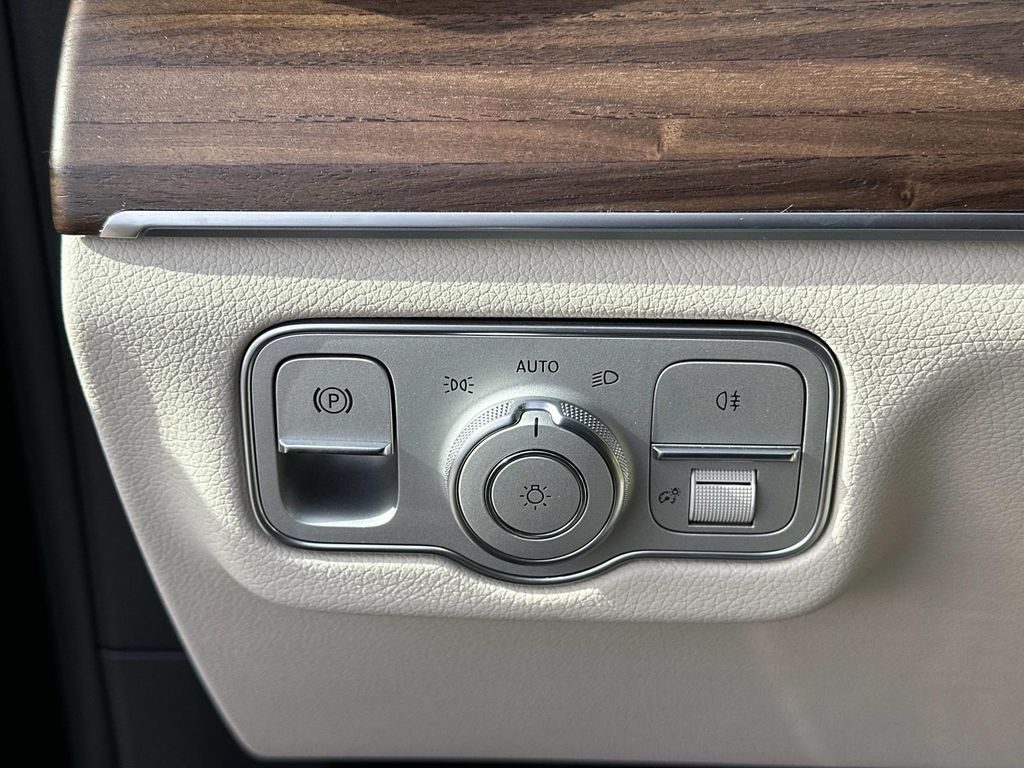 Thumbnail: 2026 Mercedes-Benz GLE - 13