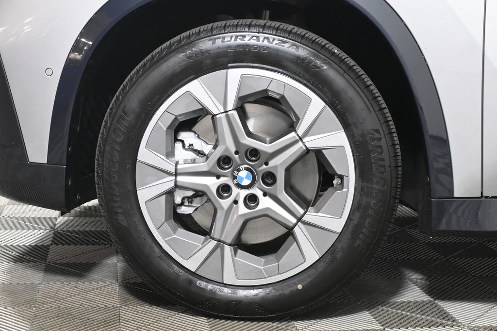 Thumbnail: 2027 BMW X1 - 12