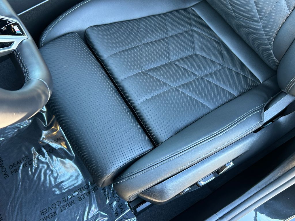 Thumbnail: 2025 BMW 5 Series - 15