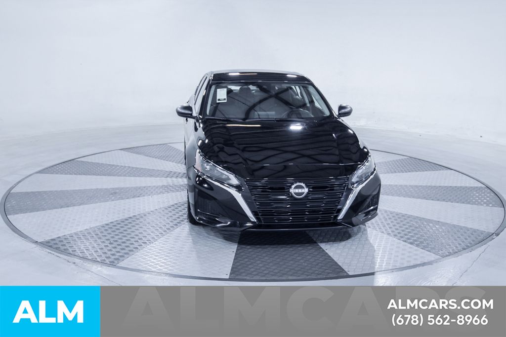 Used 2025 Black Nissan 2.5 SV image 15