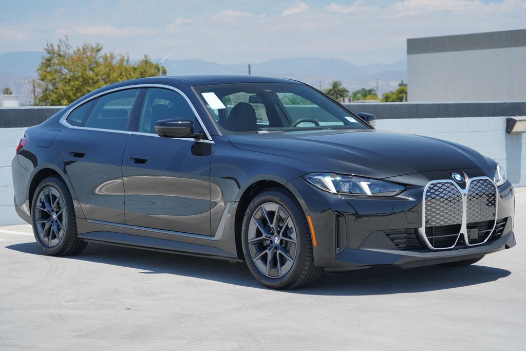 Thumbnail: 2026 BMW i4 - 3