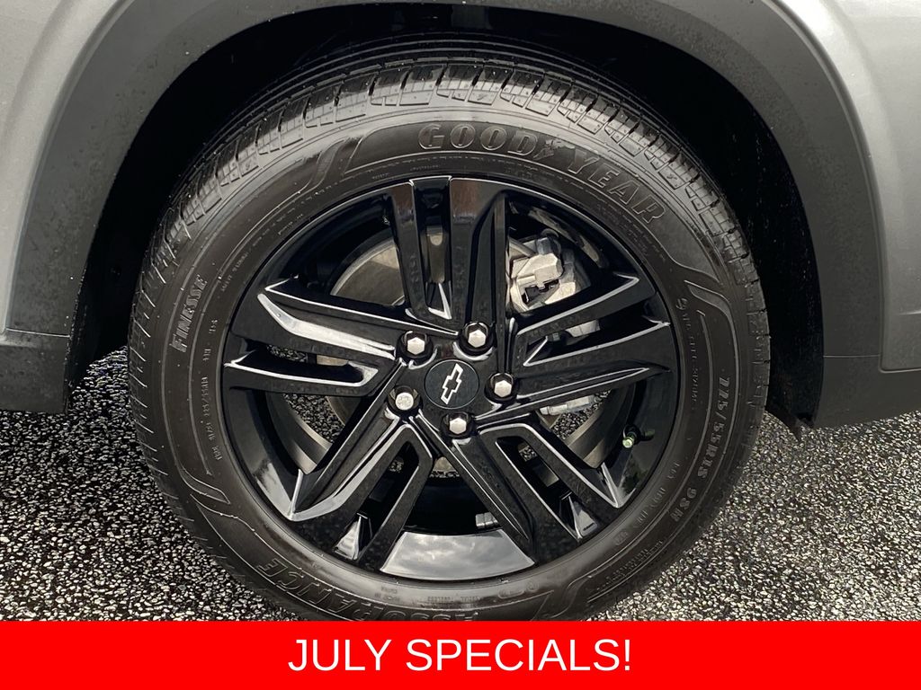 Used 2025 Chevrolet Trax SUV
