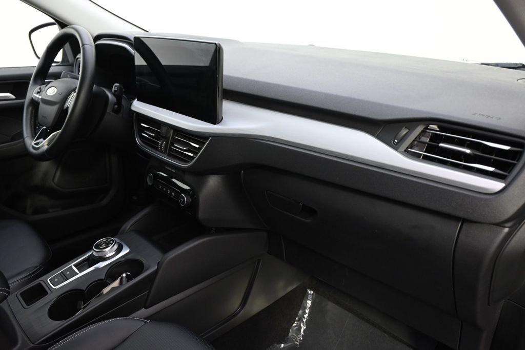 Used 2025  Ford Platinum image 15