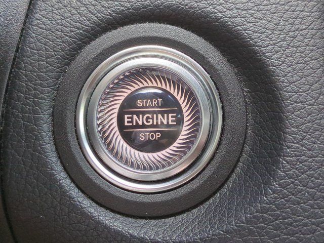 Used 2020  Mercedes-Benz GLC 300 image 25