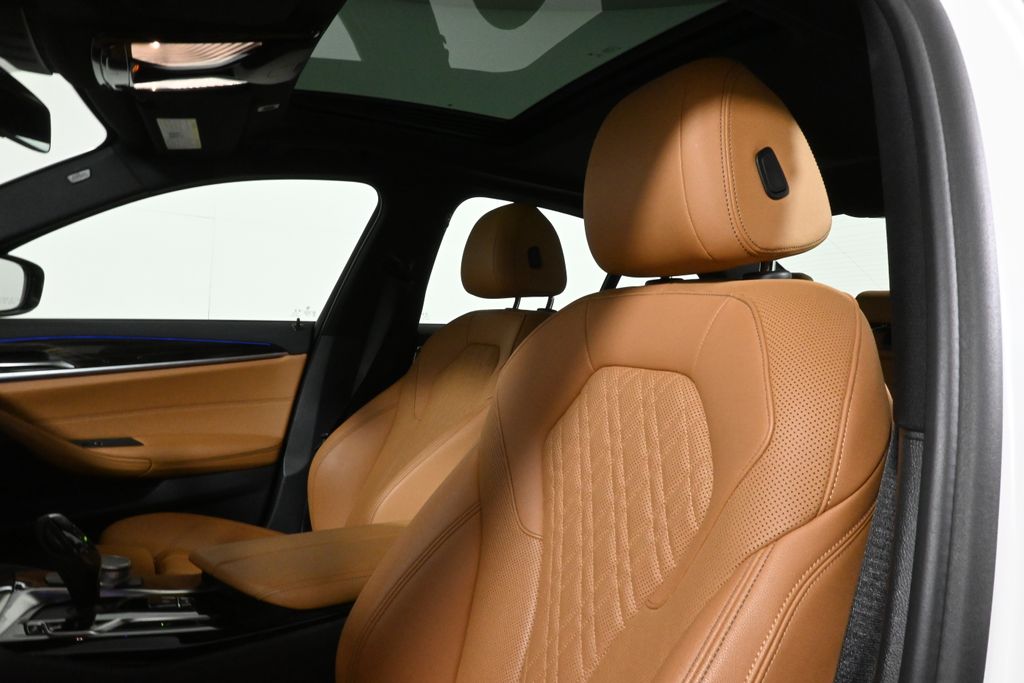 Thumbnail: 2022 BMW 5 Series - 4