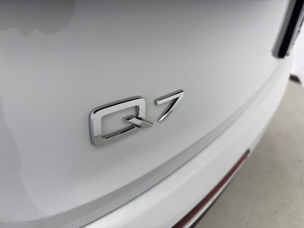 Thumbnail: 2023 Audi Q7 - 10